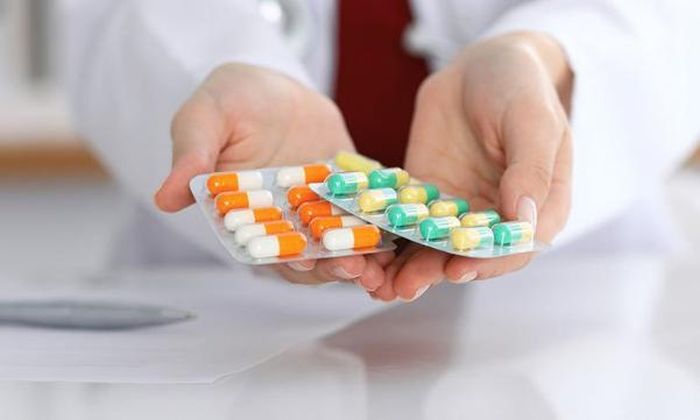 Không nên uống rượu chung với thuốc giảm đau.