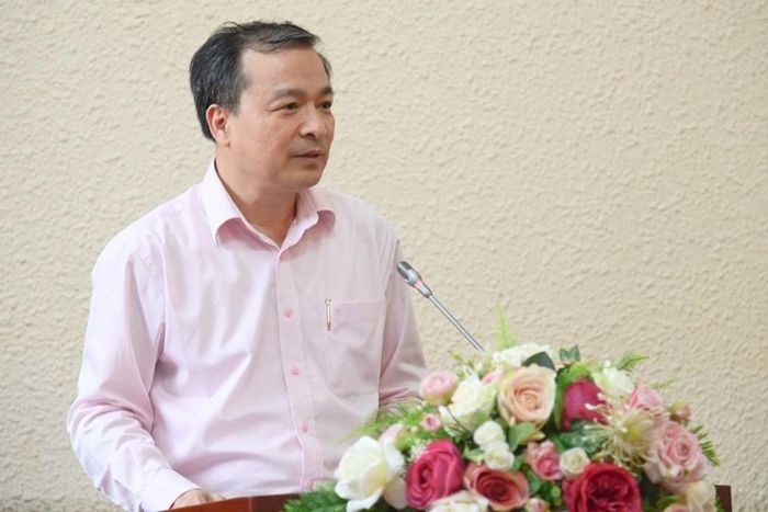 Vụ trưởng Vụ Các vấn đề chung về xây dựng pháp luật Nguyễn Hồng Tuyến trình bày mục đích, quan điểm, định hướng lớn và dự kiến các nội dung chính của dự thảo Luật.