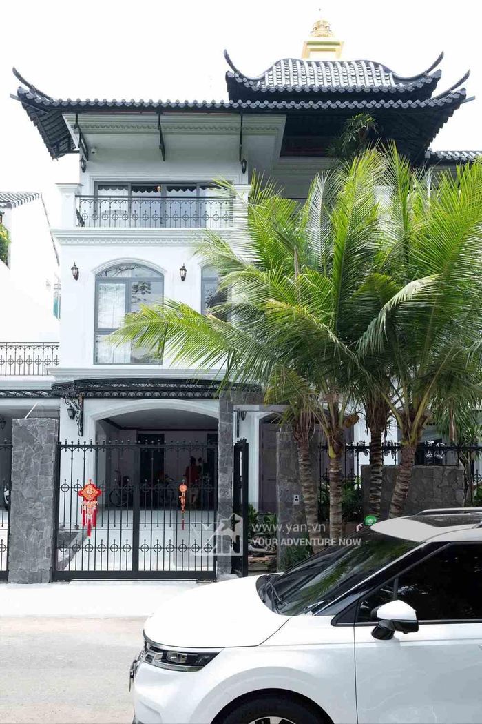 Cận cảnh không gian biệt thự của anh hiếm hoi được hé lộ.