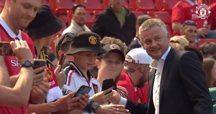  Solskjaer tái xuất tại sân Old Trafford lần đầu tiên kể từ khi bị MU sa thải. 