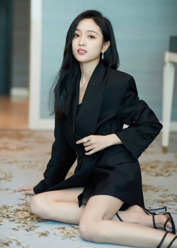 Nữ thần tượng sở hữu nhan sắc và thân hình quyến rũ, lại có lượng fan đông đảo