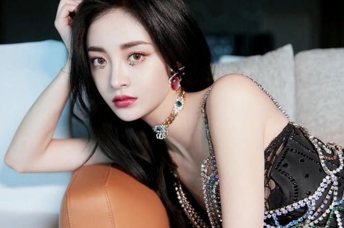 Người đẹp mãi chẳng thể bật lên vì diễn xuất kém, không đủ sức "gánh phim"