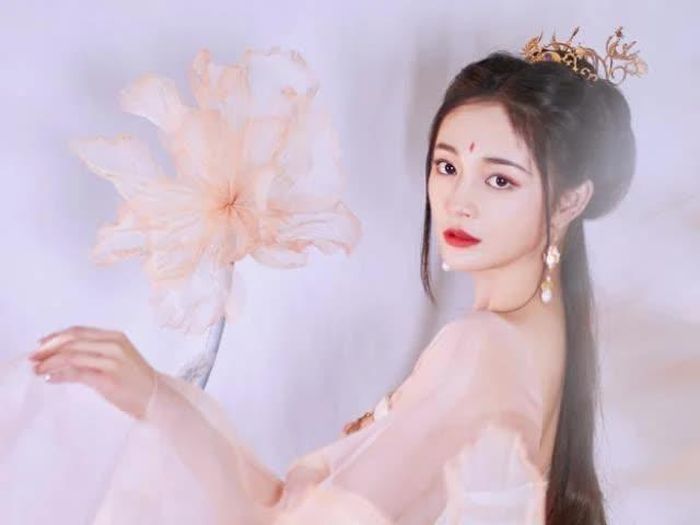 Nhan sắc đẹp mê mẩn của Chu Khiết Quỳnh với tạo hình cổ trang