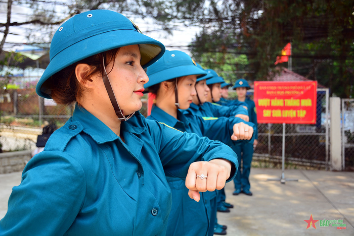  Luyện tập nội dung điều lệnh đội ngũ.