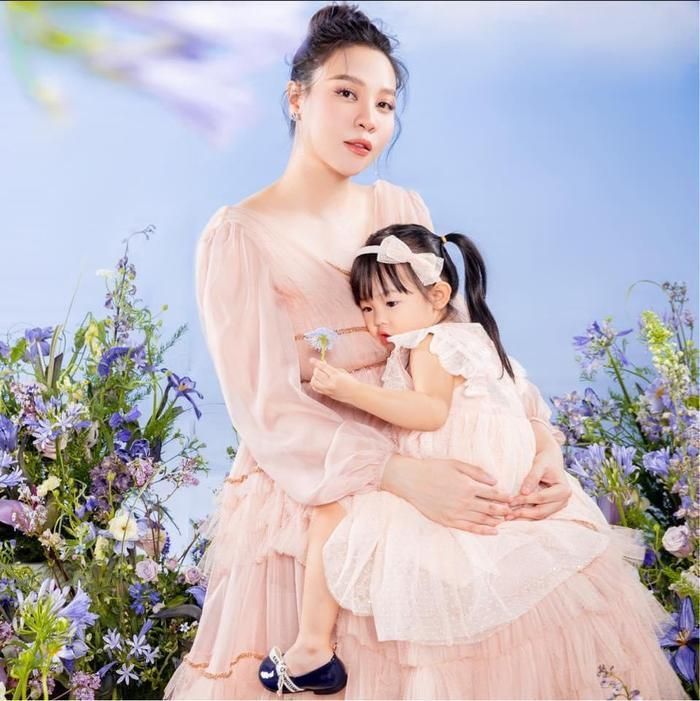 Bé Suchin - con gái của cặp đôi Cường Đô La và Đàm Thu Trang là một trong những nhóc tỳ hot nhất nhì showbiz Việt.