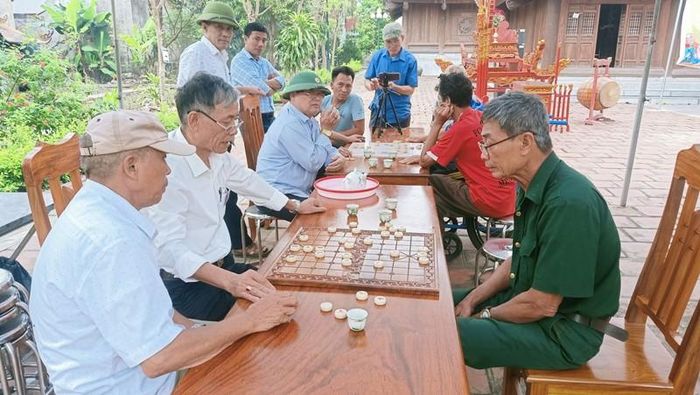 Thi đánh cờ tướng của những người cao tuổi.