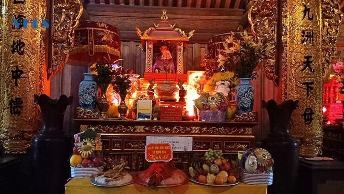 Sau khi qua đời, bà được thờ tại Thừa Hoa Điện (quê tổ) và từ đó Thừa Hoa Điện trở thành Đền Thờ Thánh Mẫu với 2 chữ vàng “Mẫu Nghi” (Mẹ thiên hạ).
