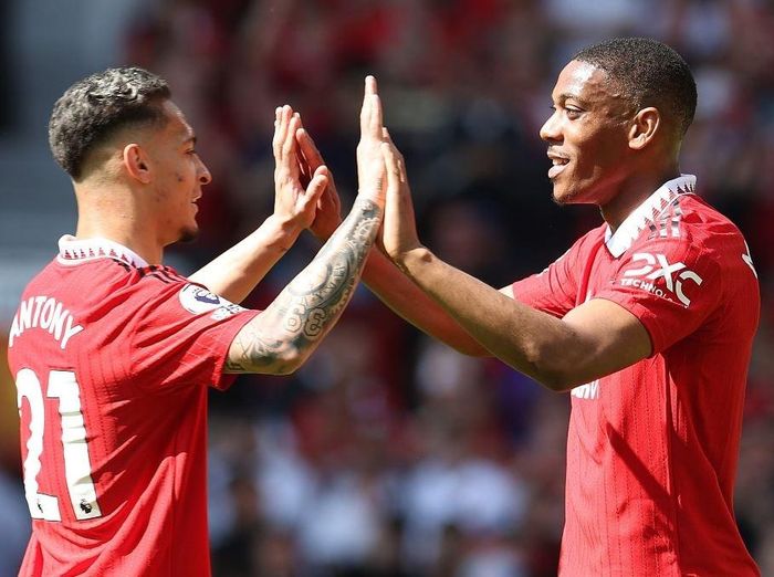  Anthony Martial ghi bàn trở lại sau 8 trận tịt ngòi, đồng thời là bàn thứ 5 tại Premier League mùa này. Trong khi đó, Antony có pha kiến tạo thứ hai từ đầu giải. 
