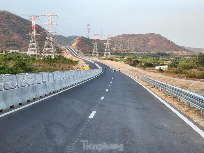 Đoạn cao tốc Vĩnh Hảo - Phan Thiết đã nên hình hài.