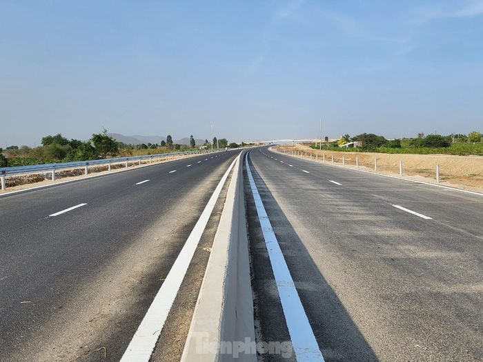 Quá trình triển khai dự án cao tốc Vĩnh Hảo - Phan Thiết gặp phải nhiều khó khăn do nguồn vật liệu, biến động giá, thời tiết bất lợi, dịch bệnh COVID-19. 