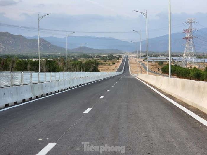 Đoạn cuối của cao tốc Vĩnh Hảo - Phan Thiết, qua huyện Tuy Phong, tỉnh Bình Thuận.