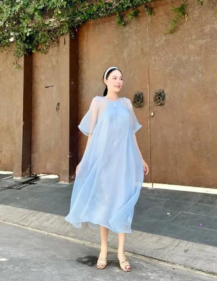 Theo đó, Linh Rin nhận nhiều lời khen ngợi bởi nhan sắc kiêu sa, cuốn hút trong bộ váy cưới sang trọng.