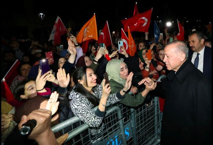 Ông Erdogan nhận được kết quả tốt hơn dự đoán. (Ảnh: Reuters)