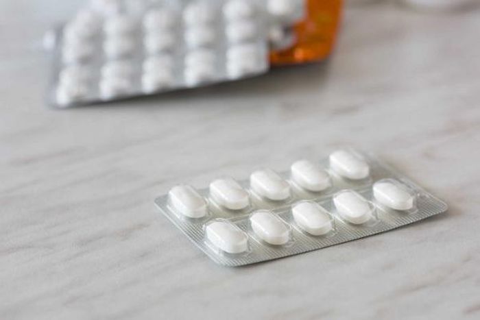 Sử dụng thuốc trị đau nửa đầu cần tuân thủ hướng dẫn của bác sĩ.