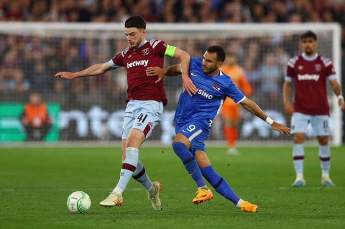  West Ham định giá Rice không dưới 100 triệu bảng. Tiền có thể không phải vấn đề với Chelsea khi Chủ tịch Todd Boehly đang nỗ lực đem về những gương mặt đẳng cấp cho Chelsea. Tuy nhiên, đội chủ sân Stamford Bridge cần một kế hoạch và mức thu nhập hấp dẫn để thuyết phục Rice. 
