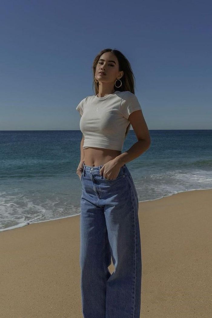 Quần jean là item cơ bản trong tủ đồ của đa số tín đồ thời trang. Ảnh minh họa: @littleblackboots.