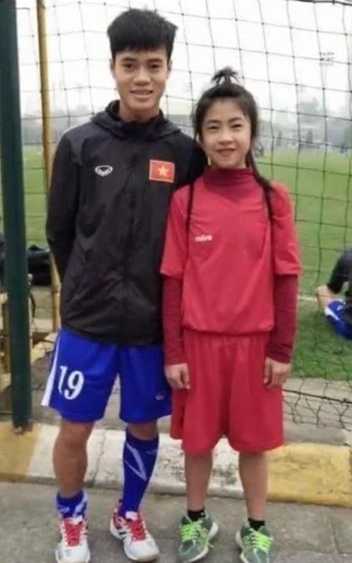 Thanh Nhã rất thần tượng Văn Toàn, nhìn phong cách thi đấu của Nhã cũng rất giống Toàn, tốc độ, khéo léo và đầy kĩ thuật