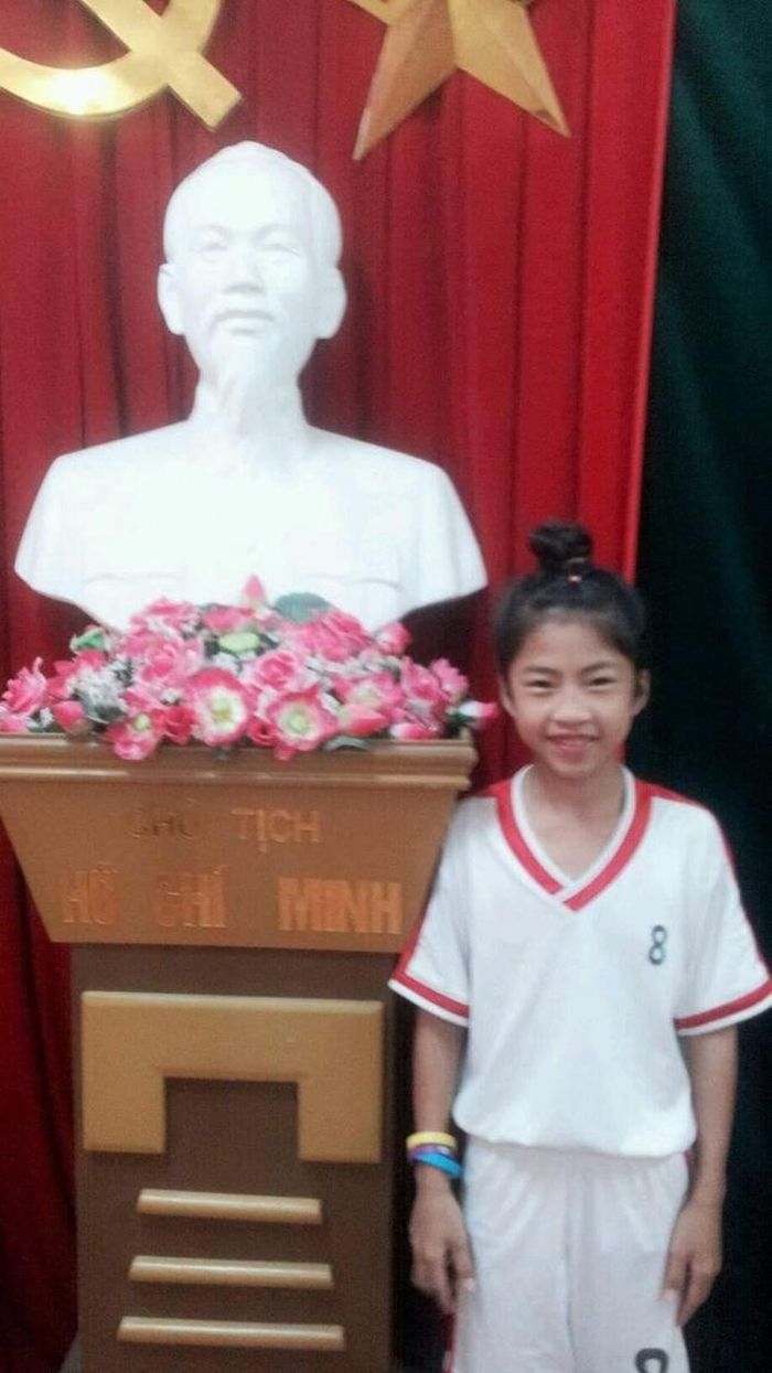Cứ chiều chiều, sau mỗi buổi học ở trường, Thanh Nhã cùng chị họ lại đạp xe ra sân vận động xã Nghiêm Xuyên tập bóng với ông Dương Khắc Kiểm (bầu Kiểm)- người đã từng chăm bẵm rất nhiều mầm non bóng đá nữa, bao gồm tiền đạo Phạm Hải Yến của tuyển nữ Việt Nam. Từ đôi bata- giày đá bóng đầu tiên được thầy Kiểm tặng, cuộc phiêu lưu với bóng đá của Thanh Nhã chính thức bắt đầu.