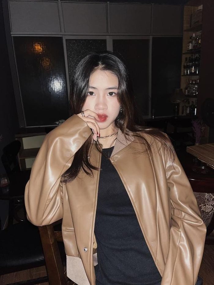 Cô thường xuyên chia sẻ những hình ảnh năng động, hồn nhiên của cô gái tuổi đôi mươi trên trang Facebook cá nhân- Ảnh FBNV.