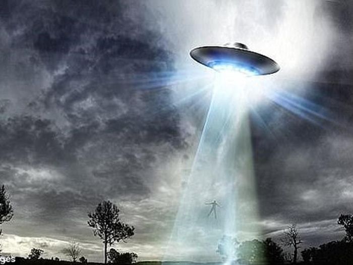 Kết quả cho thấy, UFO thường xuất hiện vào lúc 22h và nửa đêm, tập trung phần lớn vào tháng 7 và tháng 8 hàng năm.