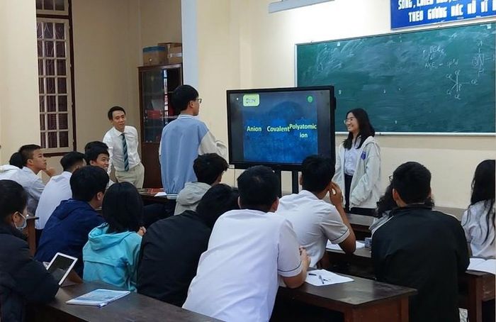 Chia sẻ về phương pháp học và phụ đạo cho các em bằng nhiều hình thức khác nhau.