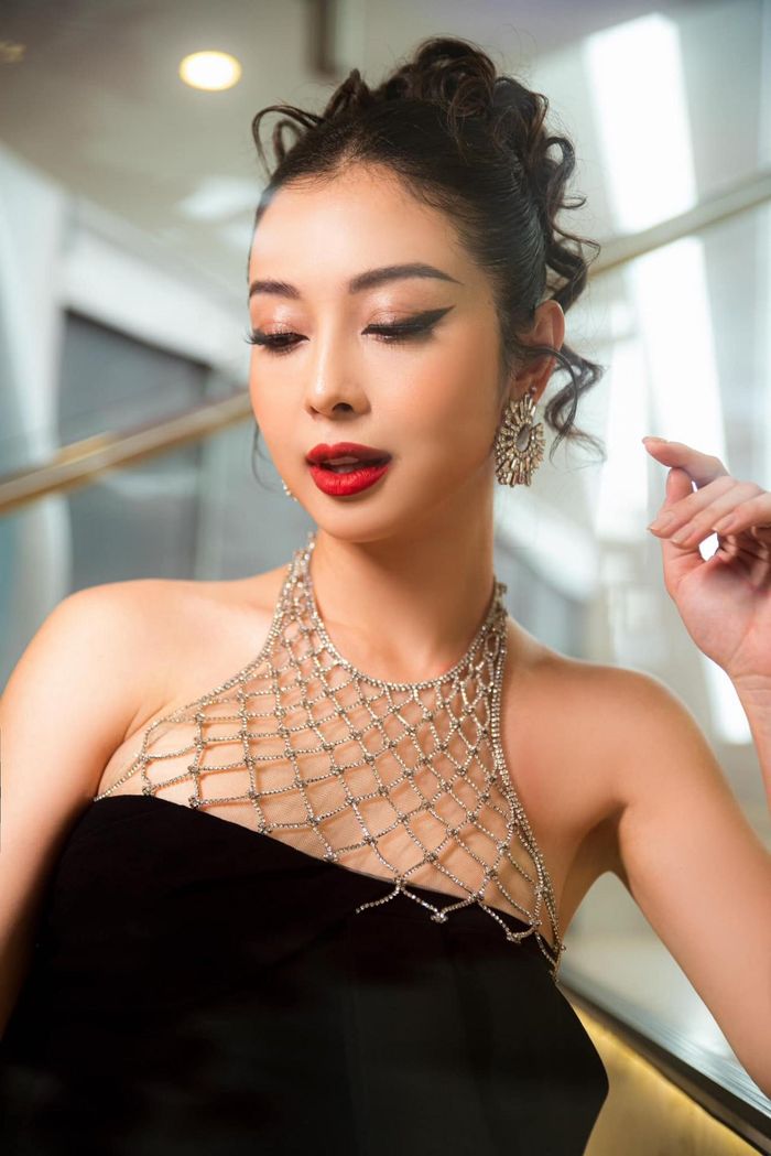 Nhan sắc xinh đẹp của Hoa hậu Jennifer Phạm.