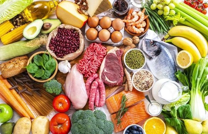 Nên ăn thực phẩm nhiều chất xơ, giàu protein, ít tinh bột. (Ảnh minh họa)