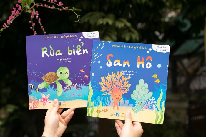  Hai cuốn sách cho thiếu nhi về đại dương. Ảnh: L.B. 