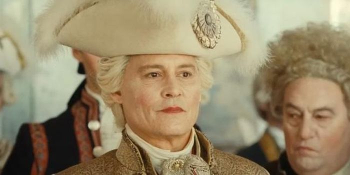Johnny Depp trong vai Vua Louis XV