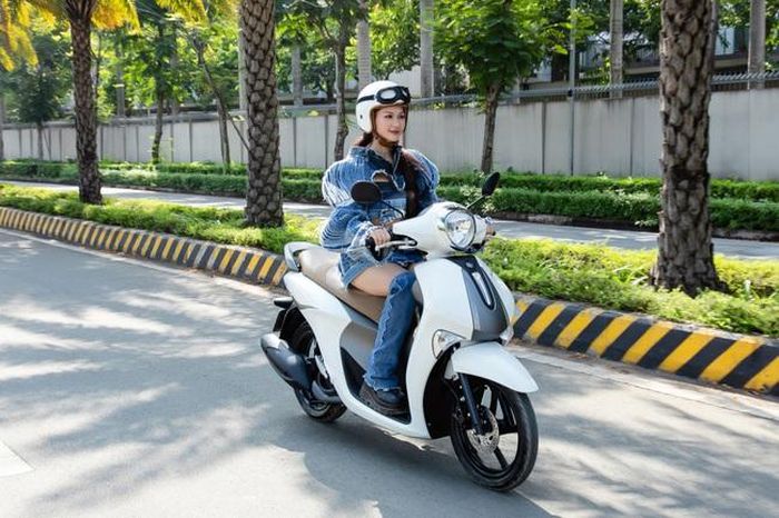 Yamaha Janus 2022 khiến Thùy Linh bị hớp hồn ngay từ cái nhìn đầu tiên.
