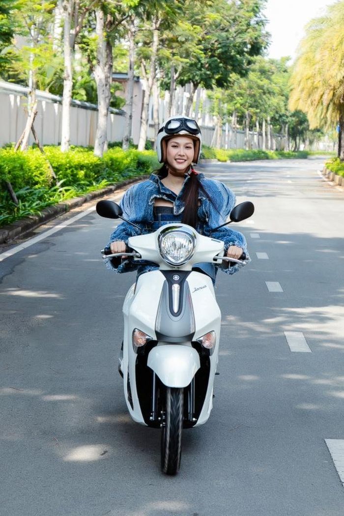 Logo Yamaha 3D làm bật lên chữ "I" (Tôi) trong đặc trưng thiết kế "I (Tôi) & U (Bạn).