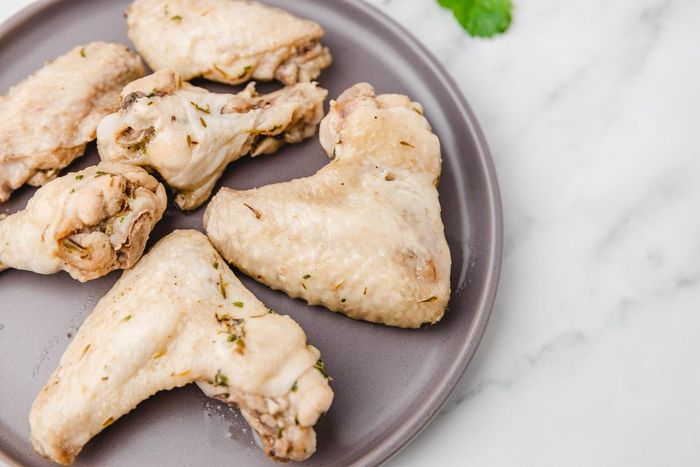  Ăn gà luộc có rất nhiều lợi ích cho sức khỏe. Ảnh: Your Cooking Buddy. 