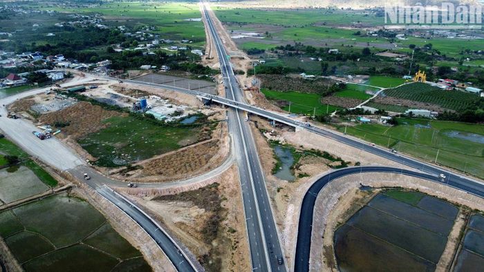 Ông Phạm Quốc Huy, Giám đốc điều hành Dự án cao tốc đoạn Vĩnh Hảo-Phan Thiết cho biết, trên toàn tuyến cao tốc Vĩnh Hảo-Phan Thiết có 5 nút giao liên thông với cao tốc, gồm: Nút giao Vĩnh Hảo tại Km134+700; nút giao Chợ Lầu tại Km162+777,78; nút giao Đại Ninh tại Km178+655,22; nút giao Ma Lâm tại Km208+701,74; nút giao Phan Thiết tại Km234+617,56. 