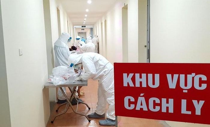 COVID-19 vẫn diễn biến bất thường, phòng dịch và tiêm vắc xin là biện pháp hữu hiệu để bảo vệ sức khỏe (Ảnh TL).