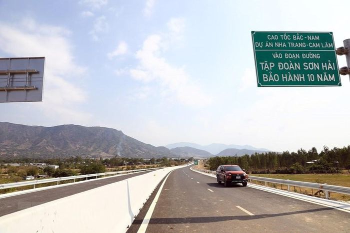 Tuyến cao tốc Nha Trang-Cam Lâm do Tập đoàn Sơn Hải là chủ đầu tư dự án. (Ảnh: Huy Hùng/TTXVN)