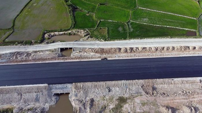 Tuyến cao tốc Vĩnh Hảo-Phan Thiết có giai đoạn 1 quy mô 4 làn xe, tổng mức đầu tư hơn 6.267 tỷ đồng. (Ảnh: Huy Hùng/TTXVN)