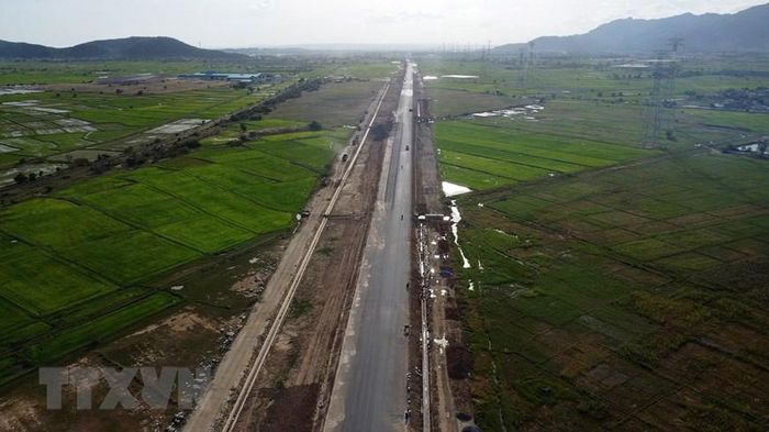 Tuyến cao tốc Vĩnh Hảo-Phan Thiết (Bình Thuận) có chiều dài gần 101km. (Ảnh: Huy Hùng/TTXVN)