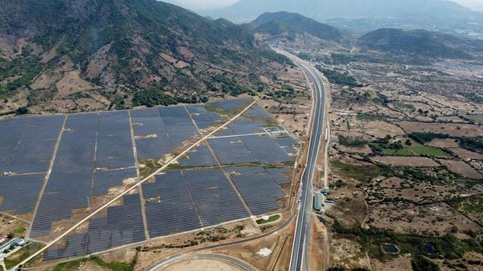 Tuyến cao tốc Bắc-Nam đoạn Nha Trang-Cam Lâm được đưa vào khai thác sớm 3 tháng so với kế hoạch. (Ảnh: Huy Hùng/TTXVN)