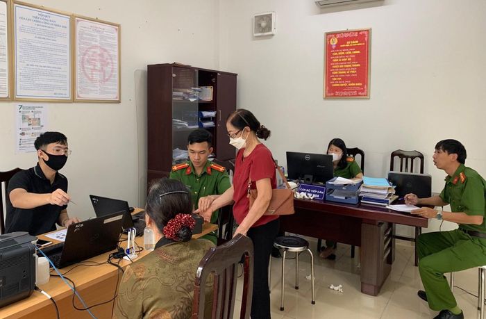 Kế hoạch tổ chức triển khai thực hiện Mệnh lệnh 01 được cán bộ, chiến sĩ quyết tâm cao nhất, hoàn thành các chỉ tiêu cấp CCCD và xác thực ĐDĐT cho công dân, đảm bảo dữ liệu dân cư “đúng, đủ, sạch, sống”
