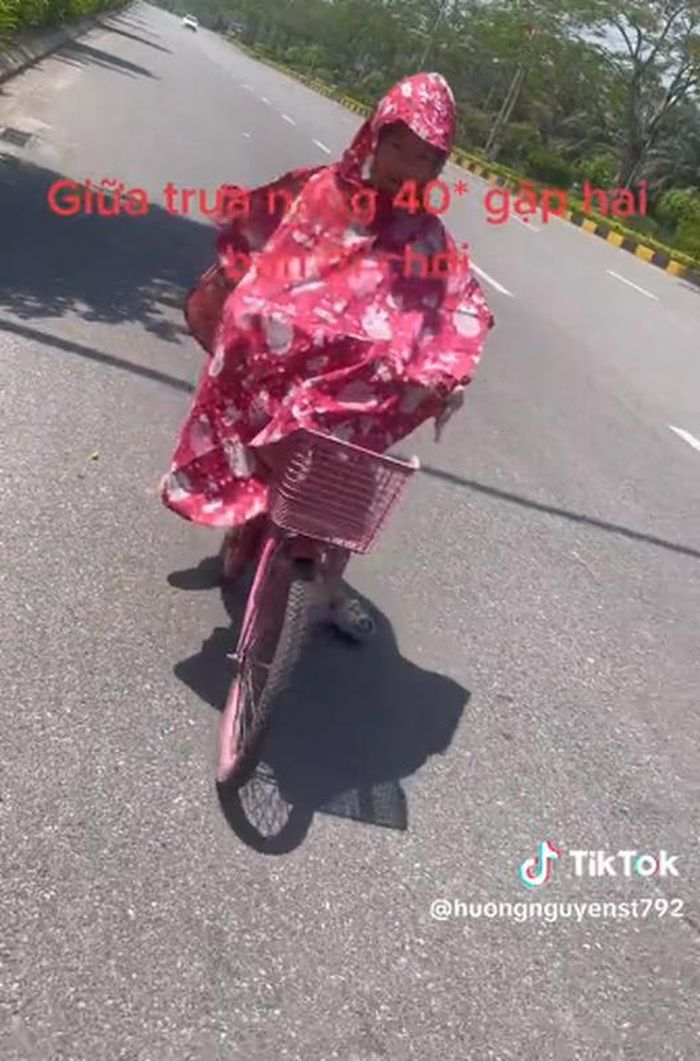 Quả là tuổi học trò, không ít lần trải qua những kỷ niệm đáng yêu mà cũng đôi ba lần có trải nghiệm dữ dội như hai em nhỏ trong clip. Nguồn: huongnguyenst792