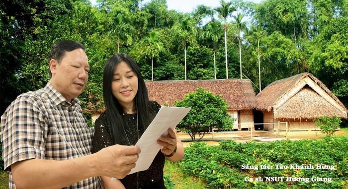 Phó Tổng biên tập Báo Xây dựng Tào Khánh Hưng trao đổi với Thượng tá - Nghệ sĩ ưu tú Hương Giang về nội dung diễn đạt ca khúc trước khi thu âm.