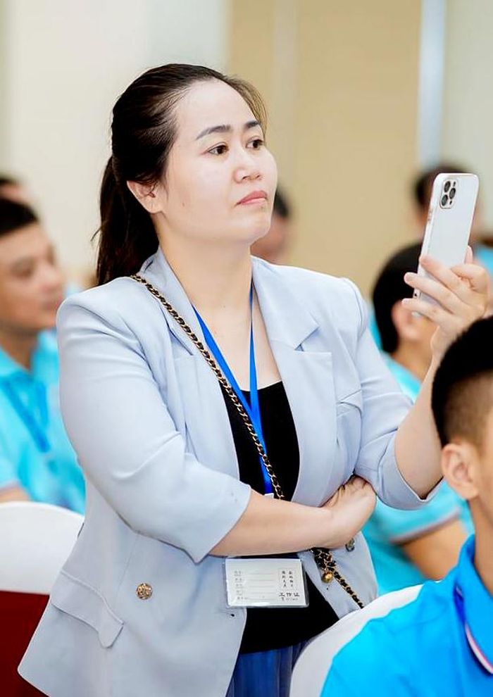 Nhờ mạnh dạn tiên phong những dịch vụ du lịch mới, chị Nguyễn Thị Vân đã giúp tạo công ăn việc làm cho nhiều chị em phụ nữ địa phương
