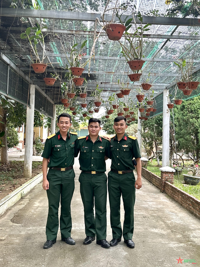  Niềm vui của Trung úy Ngô Thái Bảo, Trung úy Hà Văn Luyến và Trung úy Trần Minh Dần được “hội ngộ” cùng nhau tại hội thi.