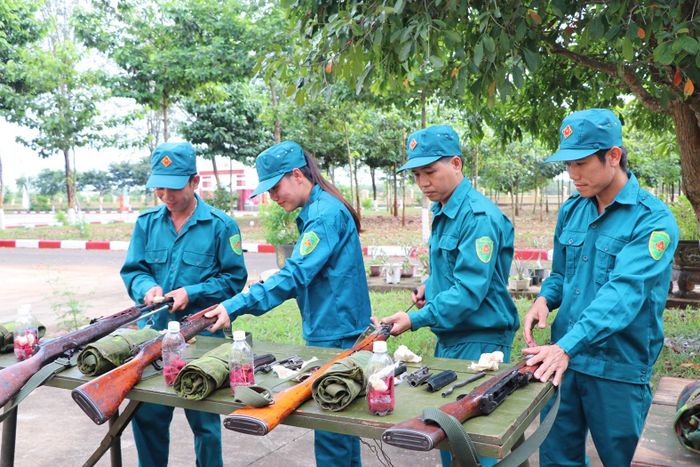 Kiểm tra súng trước khi tập luyện