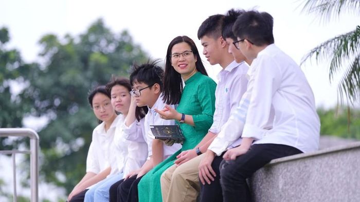 Thạc sĩ Khoa học giáo dục, chuyên gia tâm lý Nguyễn Thị Lanh mong các bạn trẻ không bị áp lực học hành.