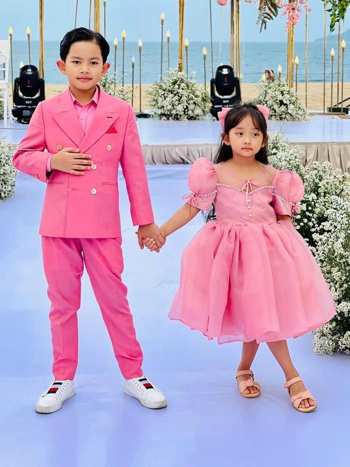 Vợ chồng Khánh Thi Phan Hiển từng chia sẻ không hề áp đặt các con phải nối nghiệp của bố mẹ