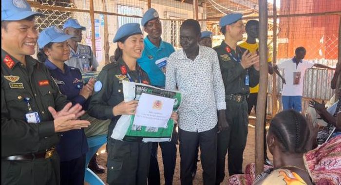 Hội Phụ nữ Bộ Công an Việt Nam thông qua Tổ công tác Bộ Công an Việt Nam tại UNMISS trao tặng 52 phần quà cho các nạn nhân tại IDP Camp 3.