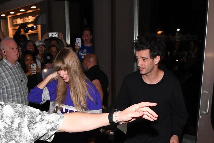  Taylor Swift và Matty Healy rời Electric Lady Studios ở New York vào ngày 16/5. Ảnh: Robert Kamau/GC. 