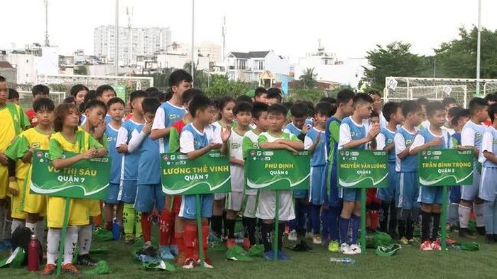 Từ những tài năng nhí này, các em có thể trở thành cầu thủ chuyên nghiệp trong tương lai gần