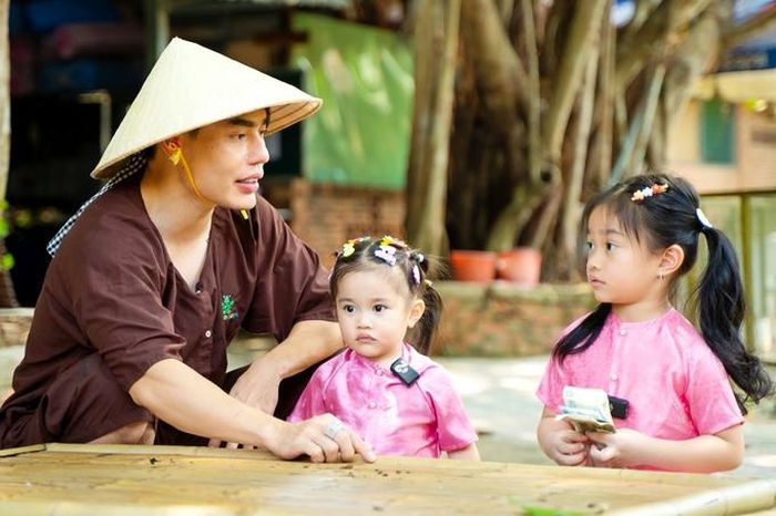 Lê Dương Bảo Lâm và 2 con gái (Ảnh: Chụp màn hình).